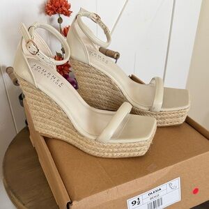NWT Journee Collection Olesia Espadrille Wedge, Beige, Size 9.5